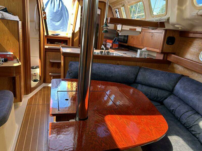Chip Ahoy 34ft Hunter Yacht For Sale