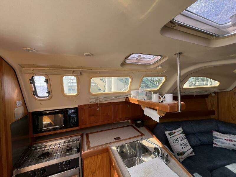 Chip Ahoy 34ft Hunter Yacht For Sale
