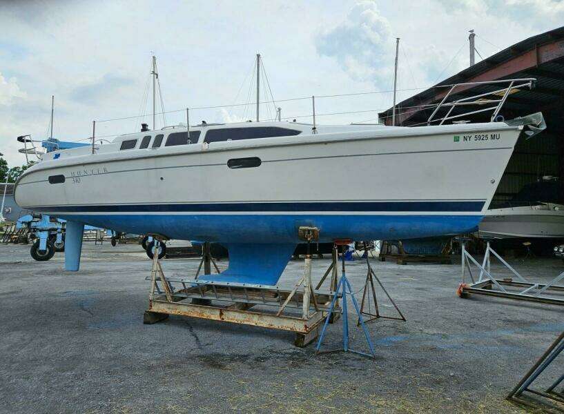 Chip Ahoy 34ft Hunter Yacht For Sale