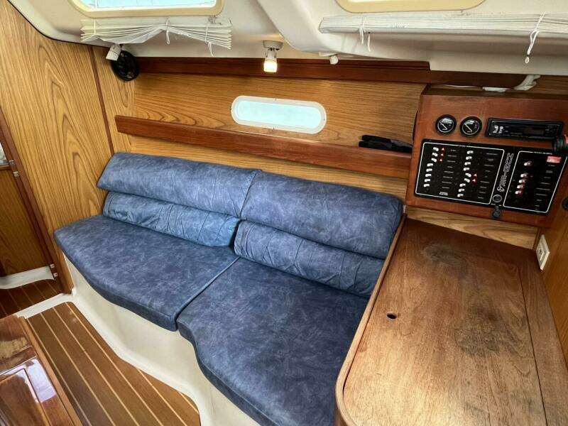 Chip Ahoy 34ft Hunter Yacht For Sale