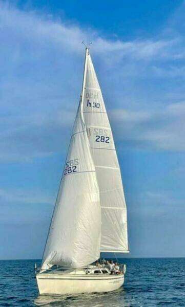 Wayward 30ft Hunter Yacht For Sale