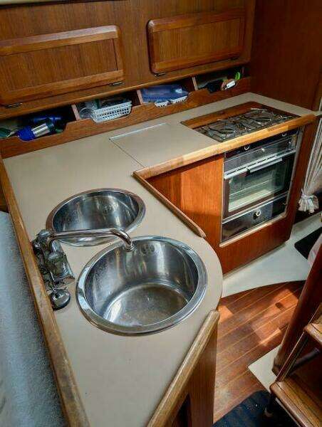 Wayward 30ft Hunter Yacht For Sale