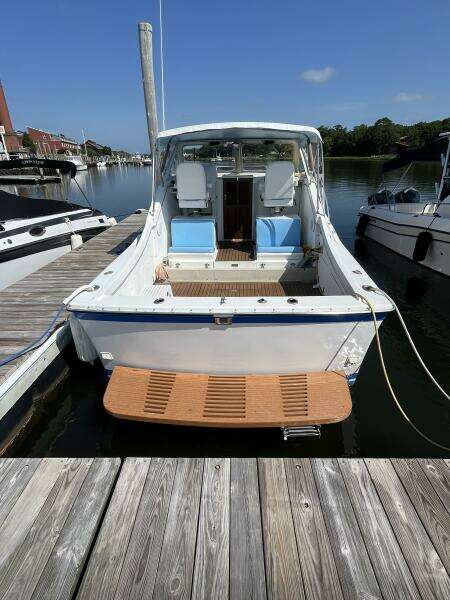 28ft Uniflite Yacht For Sale