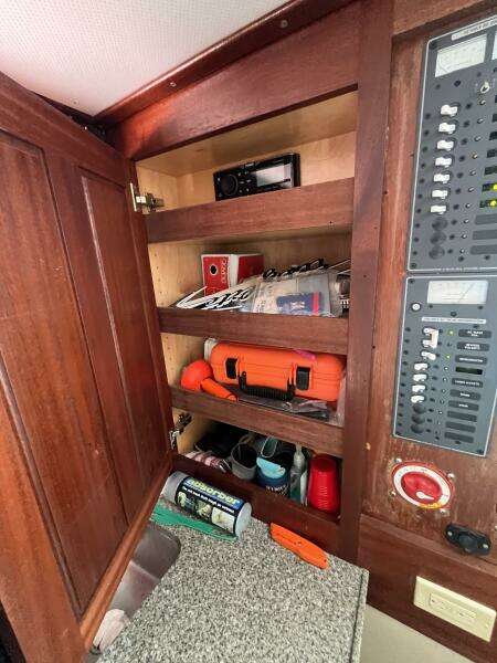 28ft Uniflite Yacht For Sale