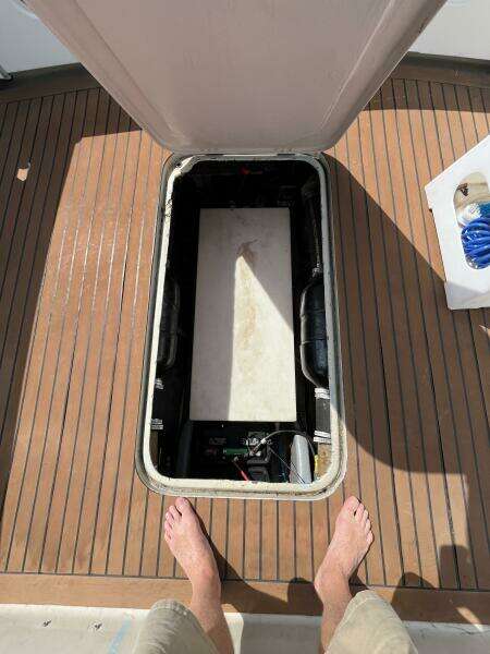 28ft Uniflite Yacht For Sale