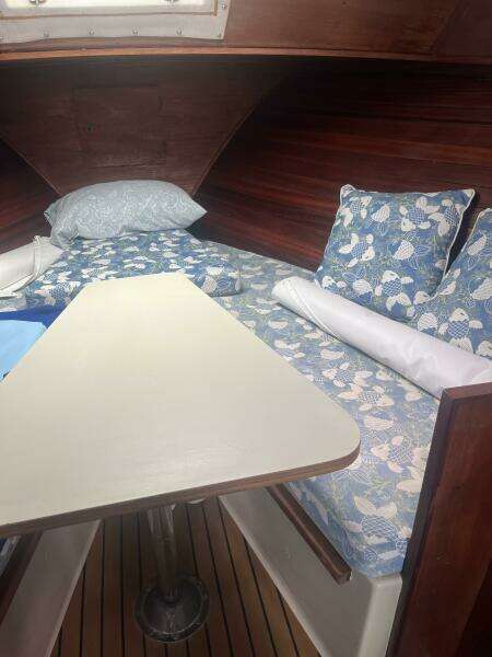 28ft Uniflite Yacht For Sale