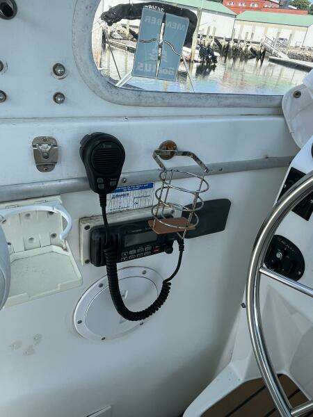 28ft Uniflite Yacht For Sale