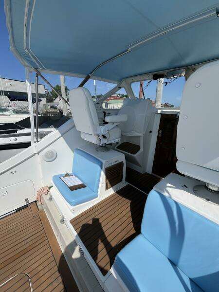28ft Uniflite Yacht For Sale