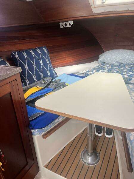 28ft Uniflite Yacht For Sale