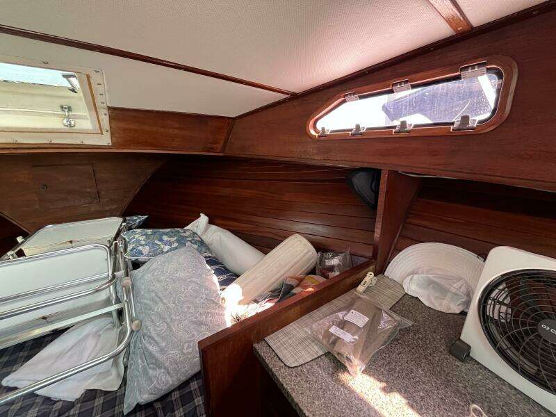 28ft Uniflite Yacht For Sale