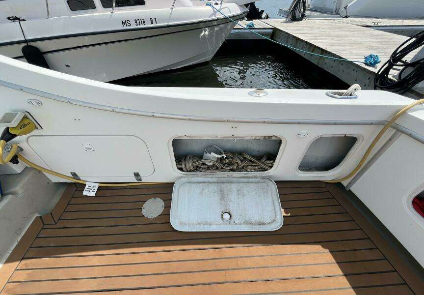 28ft Uniflite Yacht For Sale