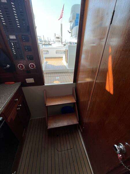 28ft Uniflite Yacht For Sale