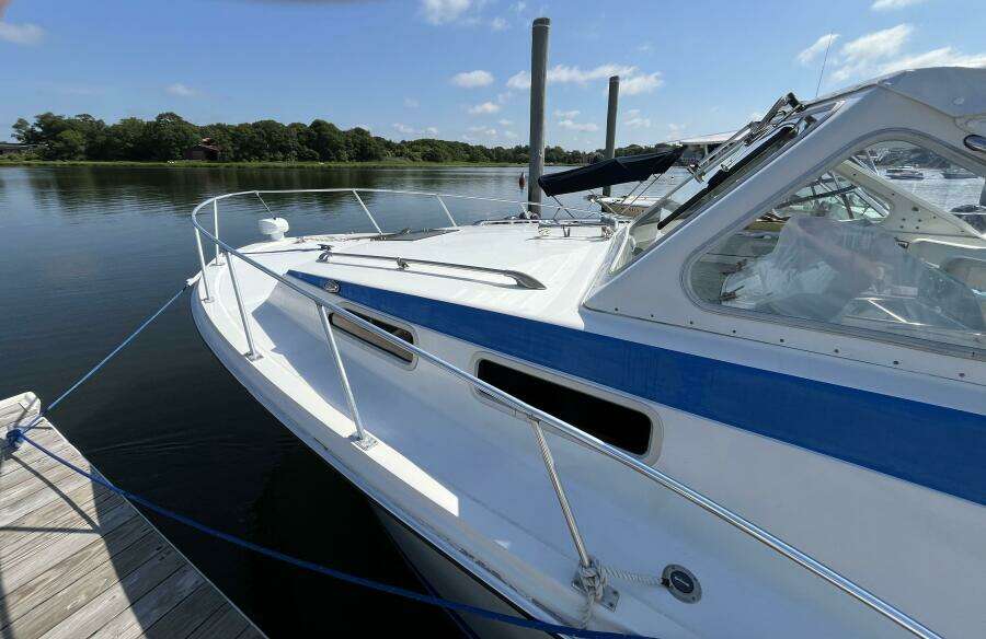 28ft Uniflite Yacht For Sale