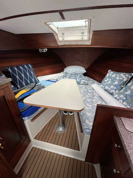 28ft Uniflite Yacht For Sale