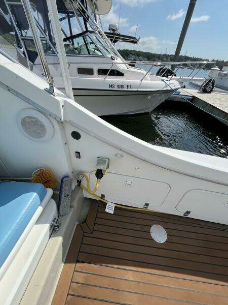 28ft Uniflite Yacht For Sale