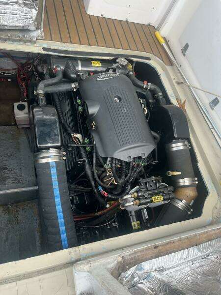 28ft Uniflite Yacht For Sale
