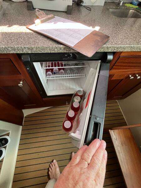 28ft Uniflite Yacht For Sale