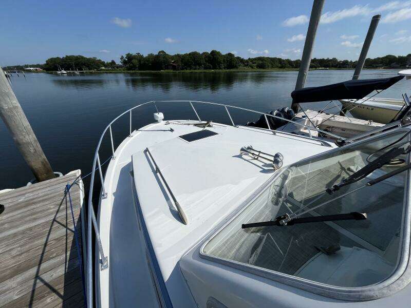 28ft Uniflite Yacht For Sale