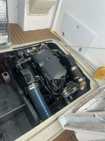28ft Uniflite Yacht For Sale