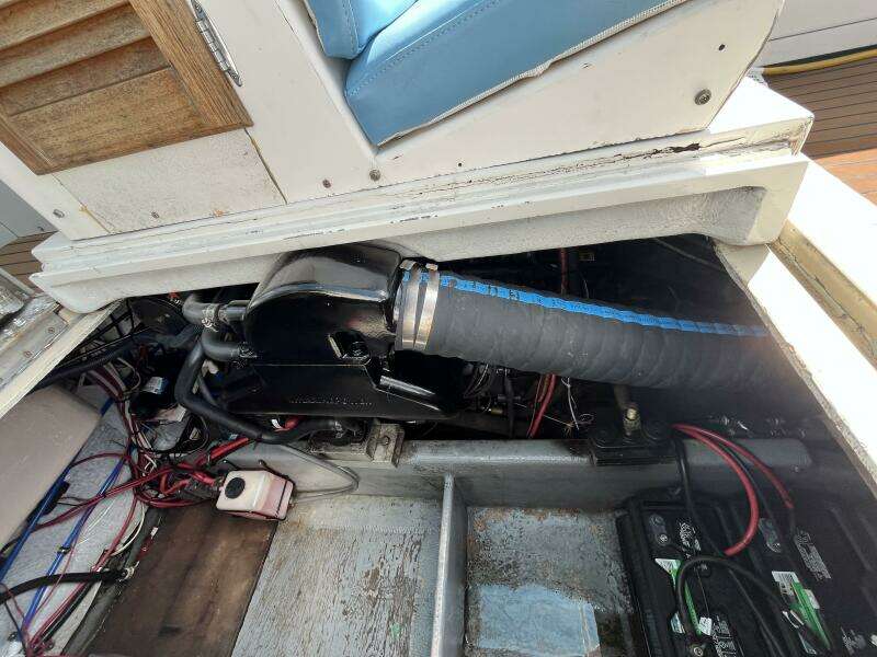 28ft Uniflite Yacht For Sale