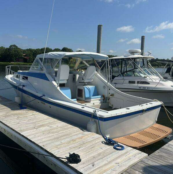 28ft Uniflite Yacht For Sale