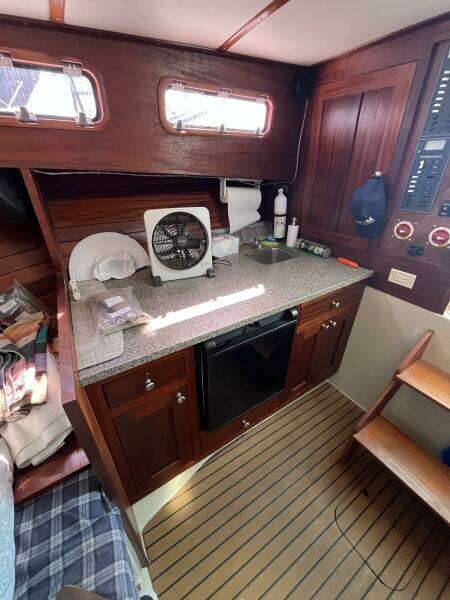 28ft Uniflite Yacht For Sale