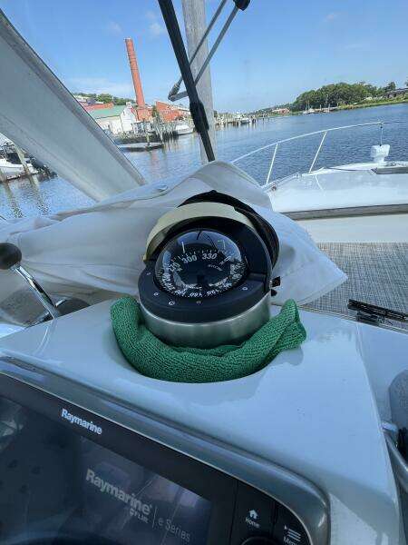 28ft Uniflite Yacht For Sale