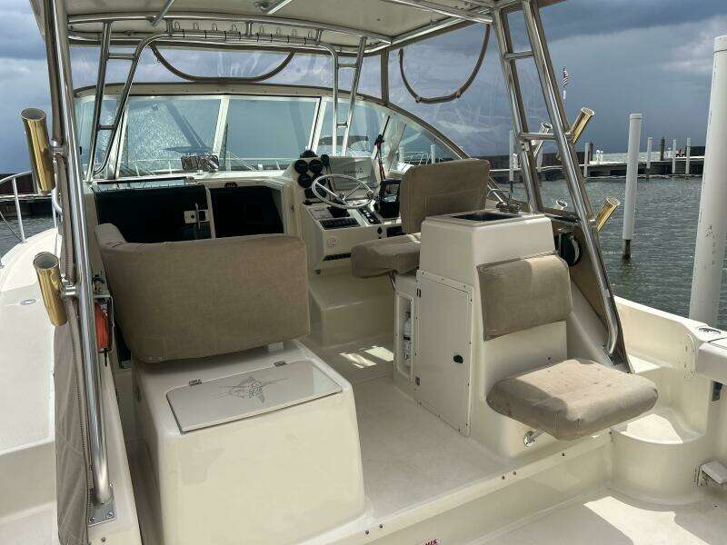 30ft Pursuit Yacht For Sale