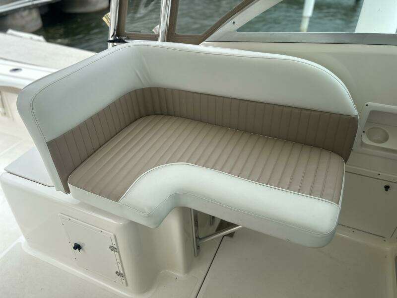 30ft Pursuit Yacht For Sale