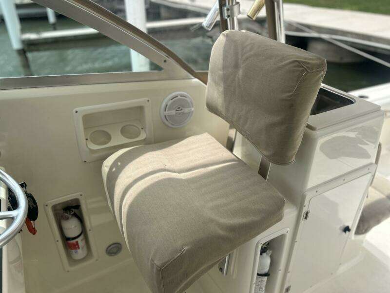 30ft Pursuit Yacht For Sale