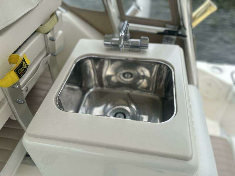 30ft Pursuit Yacht For Sale