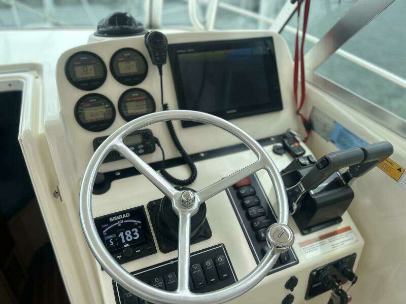 30ft Pursuit Yacht For Sale