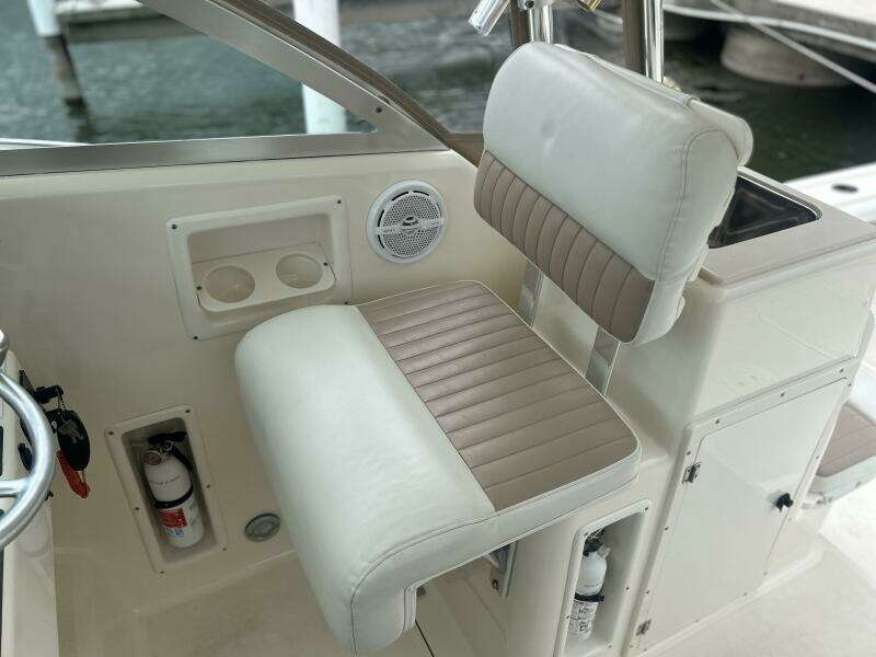 30ft Pursuit Yacht For Sale