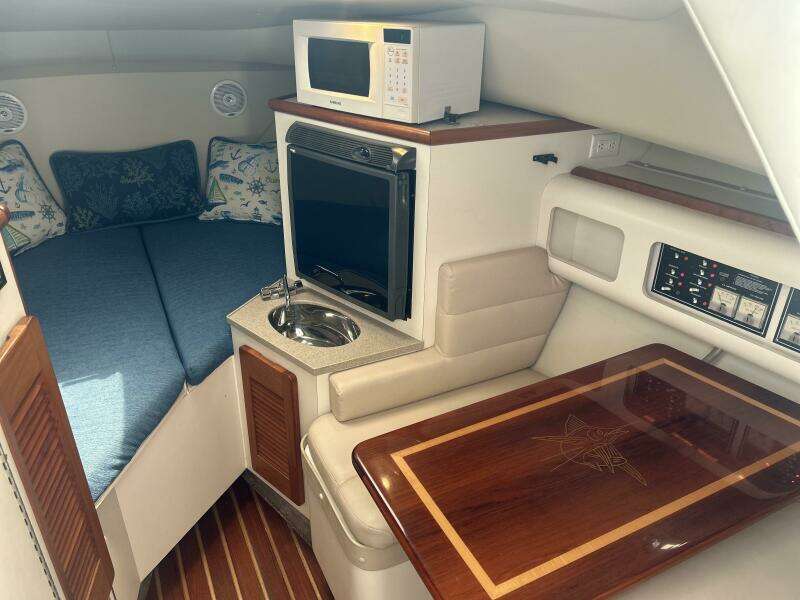 30ft Pursuit Yacht For Sale