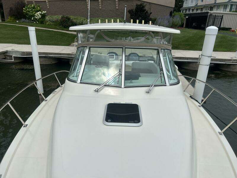 30ft Pursuit Yacht For Sale
