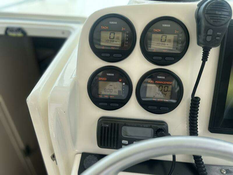 30ft Pursuit Yacht For Sale