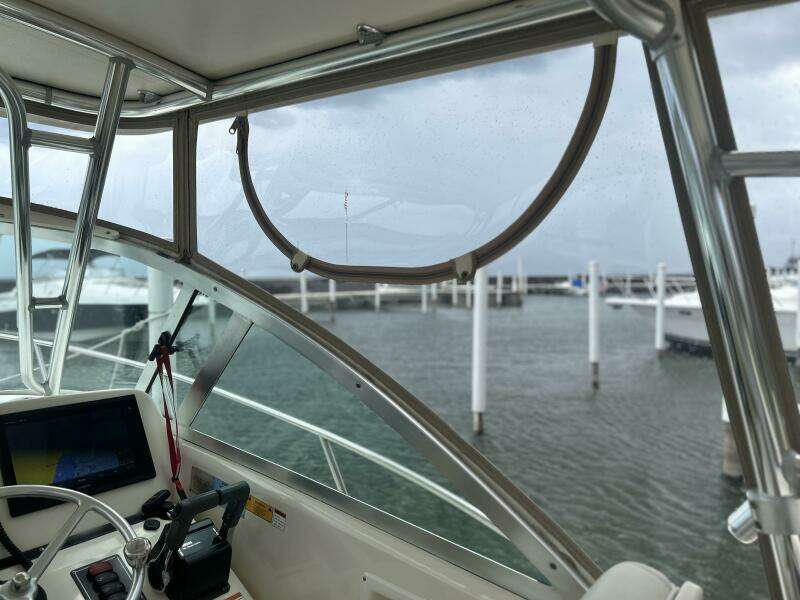 30ft Pursuit Yacht For Sale
