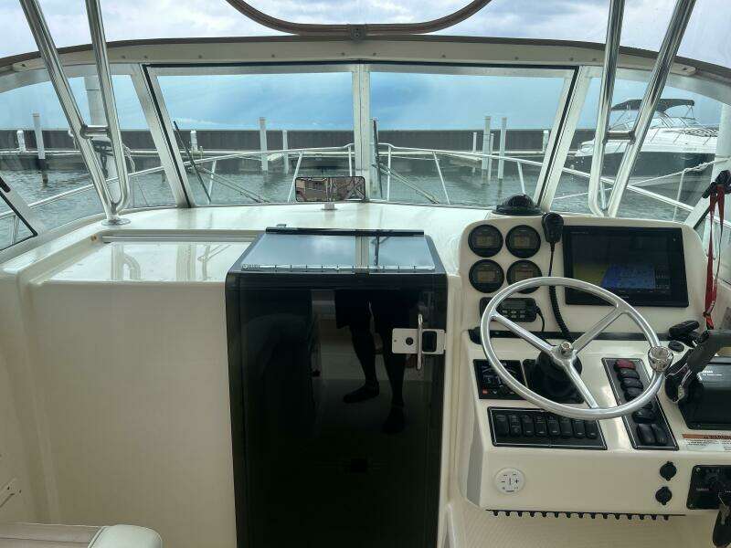 30ft Pursuit Yacht For Sale