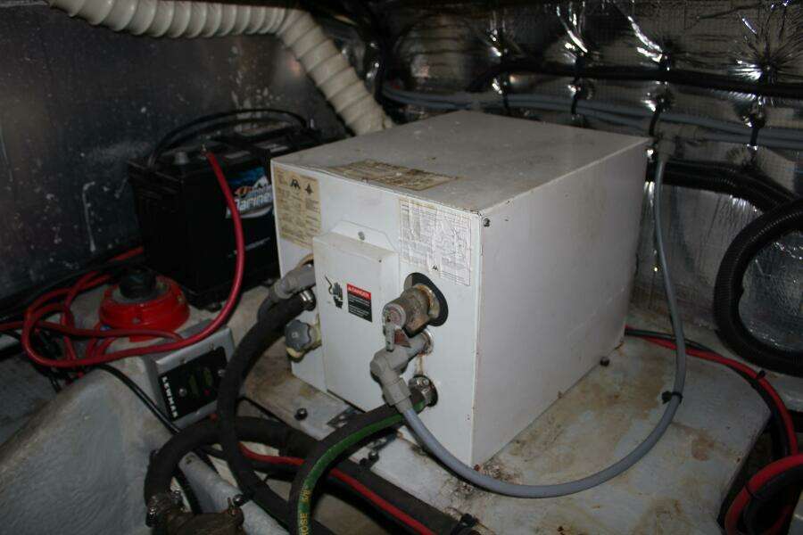 34 ft Mainship - 6 Gallon Atwood Water Heater