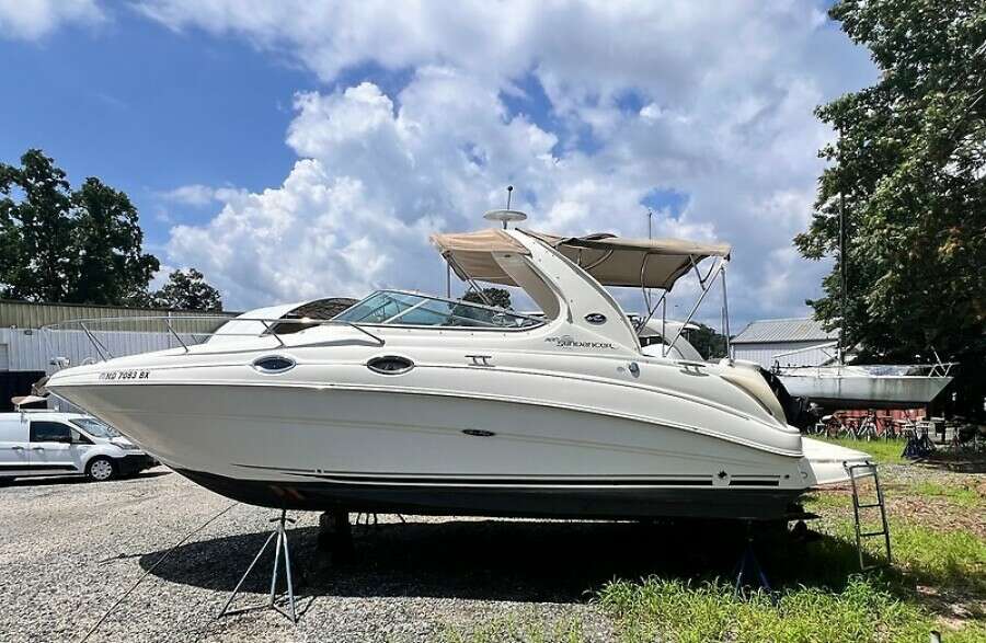 Pieces of Eight 28ft Sea Ray Yacht For Sale