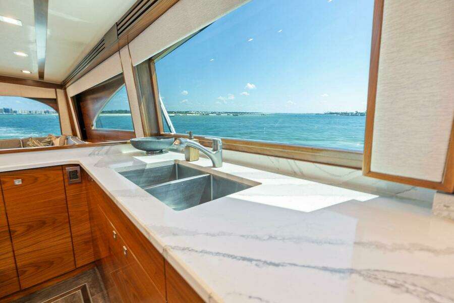 2023 Viking 80 Convertible 