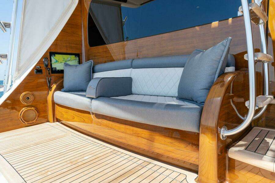2023 Viking 80 Convertible 