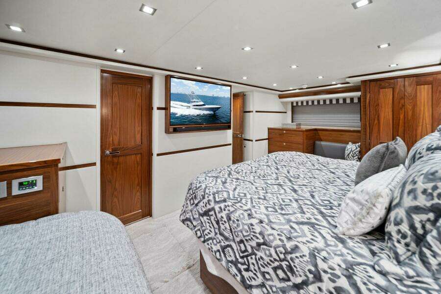 2023 Viking 80 Convertible 