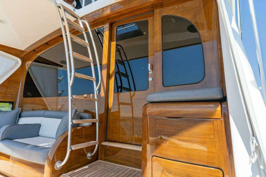 2023 Viking 80 Convertible 