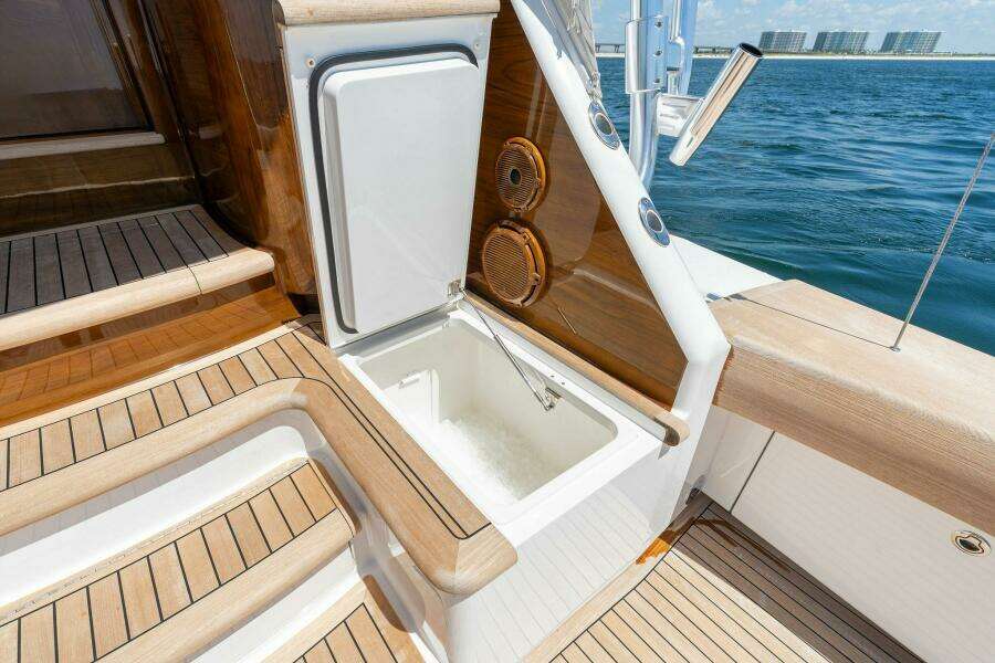 2023 Viking 80 Convertible 