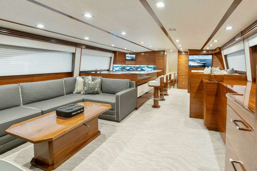 2023 Viking 80 Convertible Salon