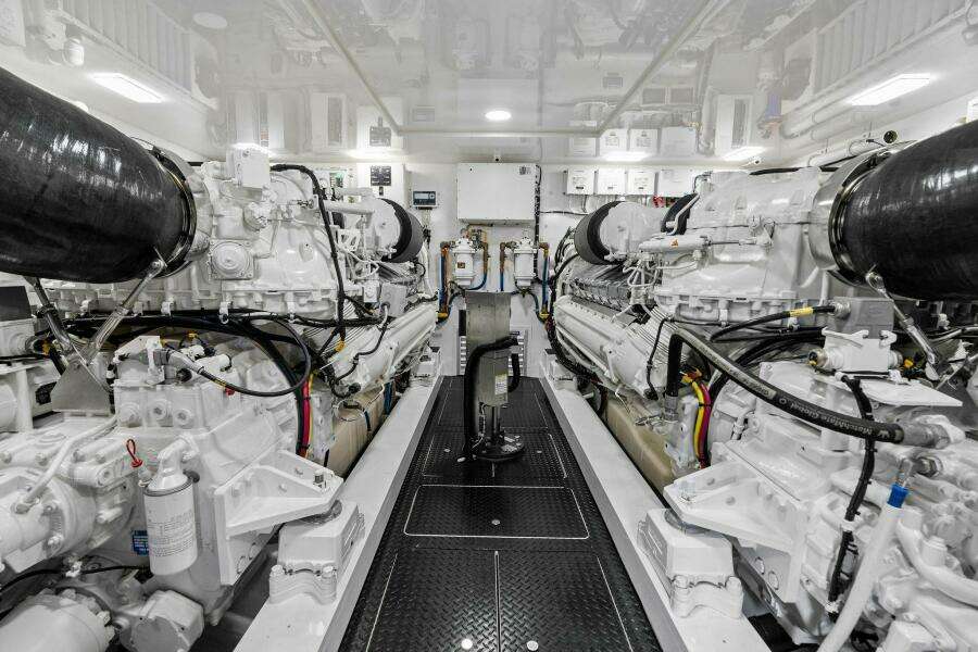 2023 Viking 80 Convertible 