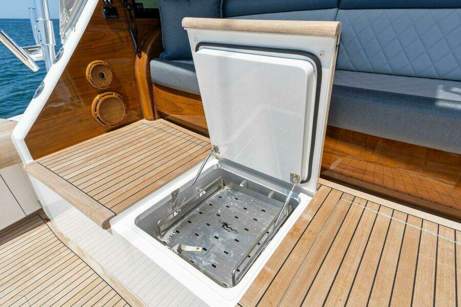 2023 Viking 80 Convertible 