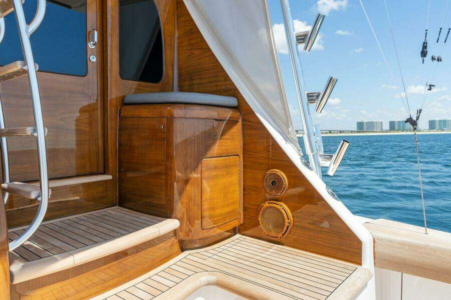 2023 Viking 80 Convertible 