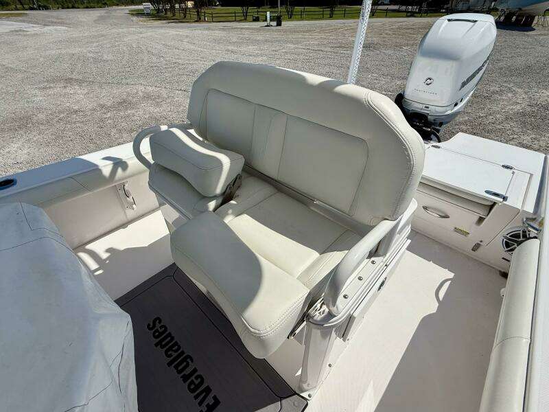 25ft Everglades Yacht For Sale